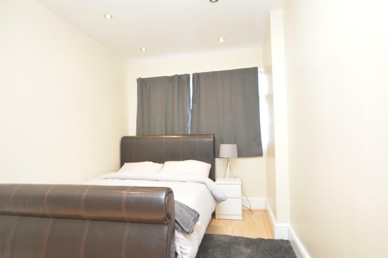 Four Bedroom Townhouse 12 Minutes Walk To Excel Exhibition Centre Londýn Exteriér fotografie